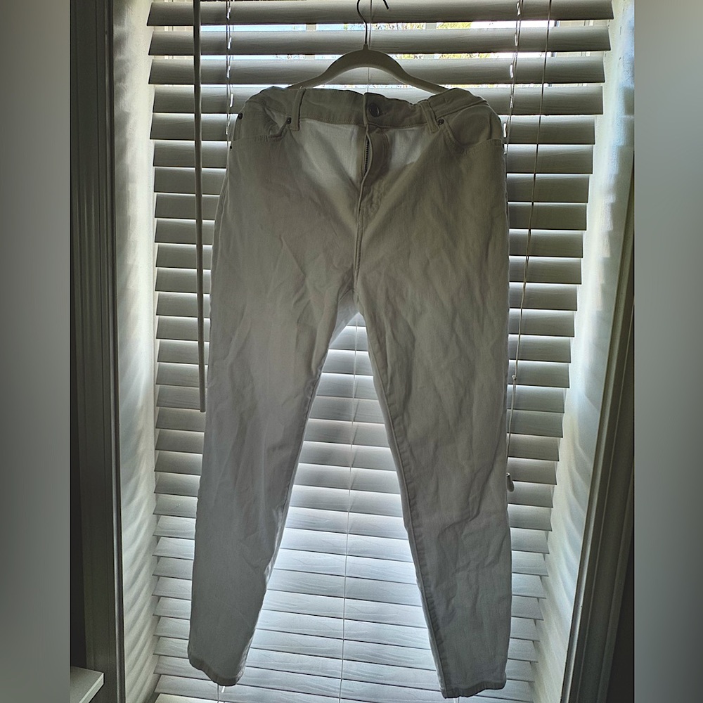 White skinny jeans - NEVER WORN